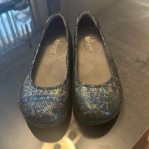 Women’s lightly worn Alegría ballerina flats
